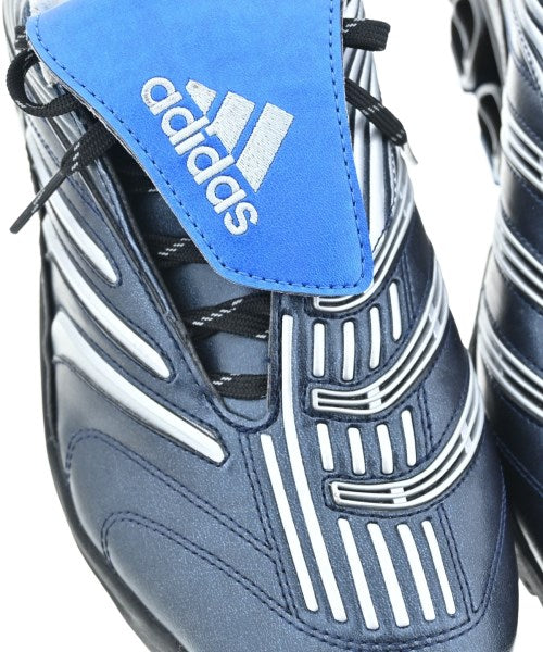 adidas 運動鞋