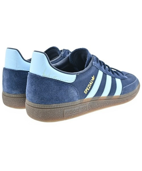 adidas 運動鞋