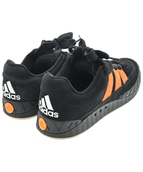 adidas 運動鞋