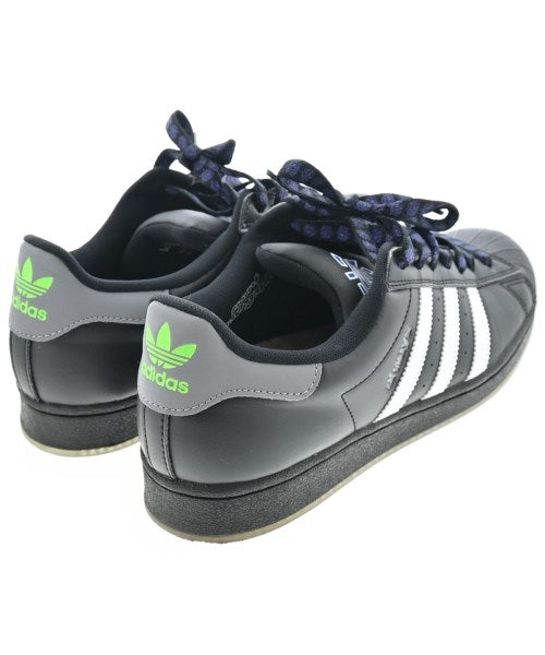 adidas 運動鞋
