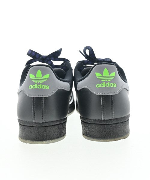 adidas 運動鞋