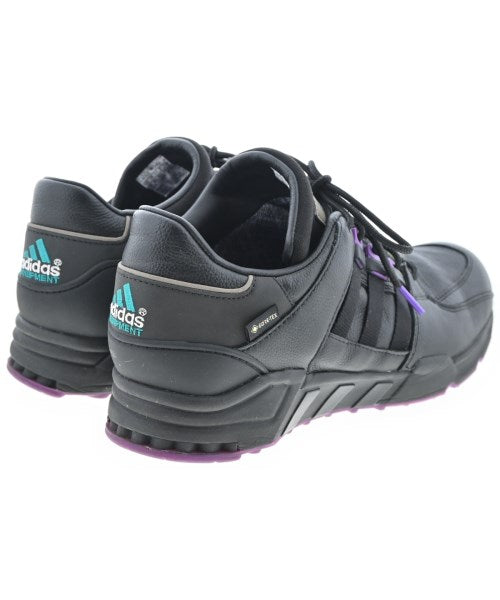 adidas 運動鞋