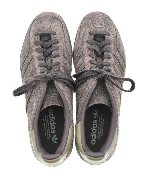 adidas 運動鞋