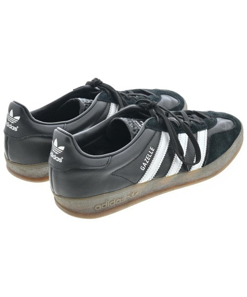 adidas 運動鞋