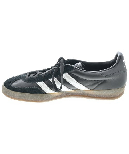 adidas 運動鞋