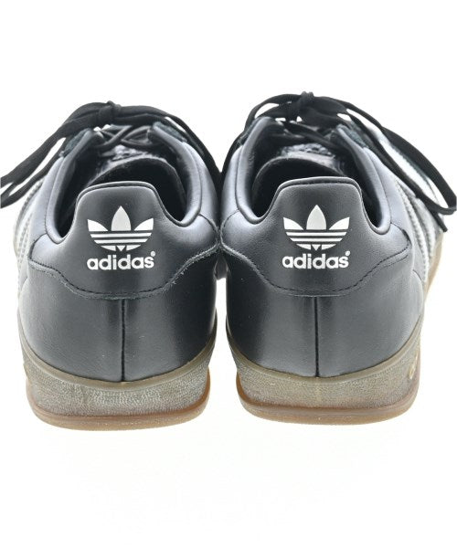 adidas 運動鞋