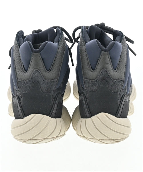 adidas 運動鞋