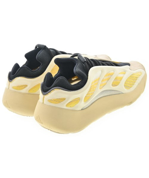 adidas 運動鞋