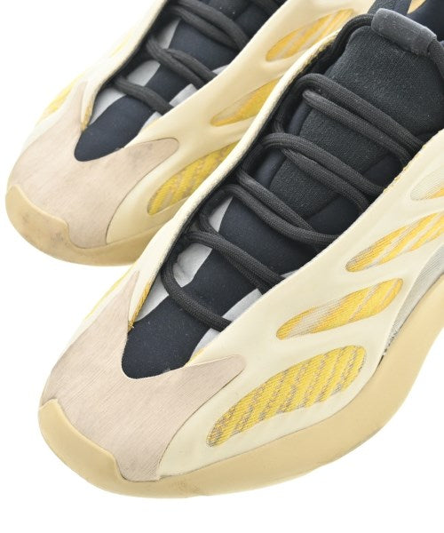 adidas 運動鞋