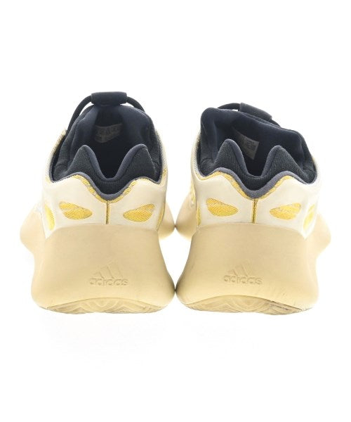 adidas 運動鞋