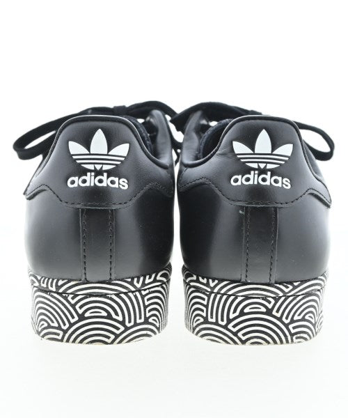 adidas 運動鞋