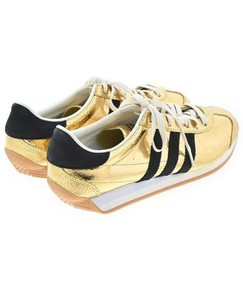adidas 運動鞋