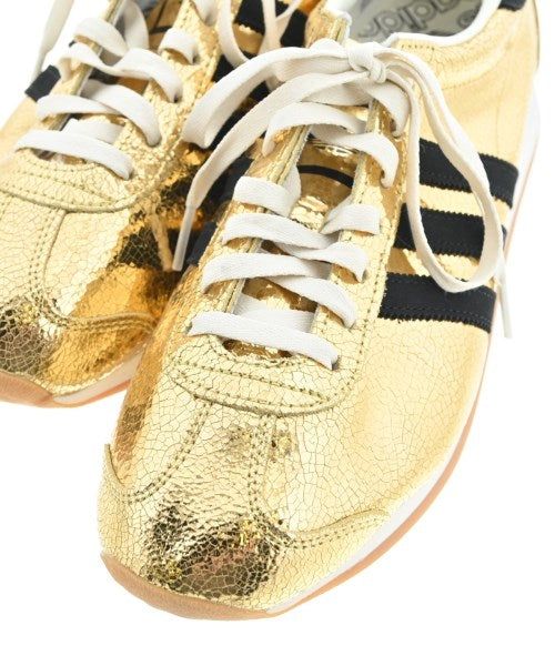adidas 運動鞋
