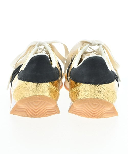 adidas 運動鞋