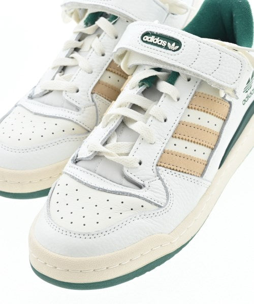 adidas 運動鞋
