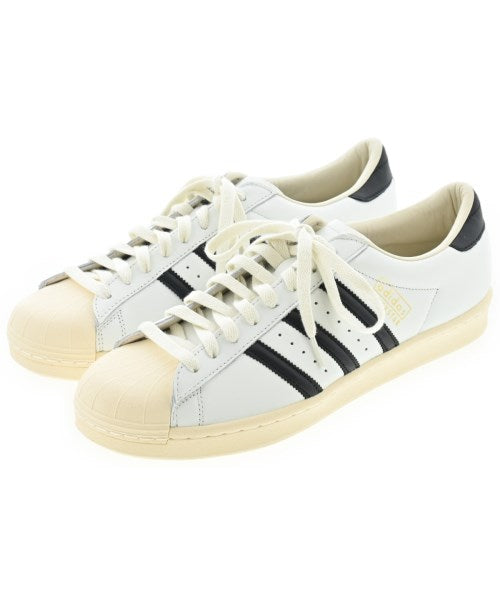 adidas 運動鞋