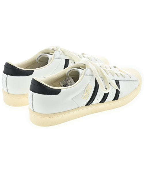 adidas 運動鞋