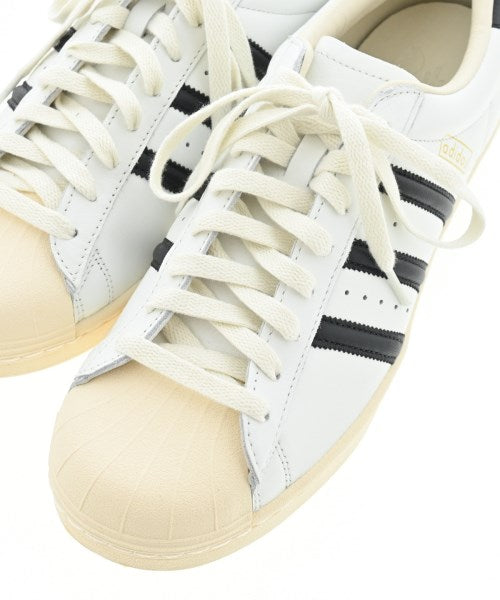 adidas 運動鞋
