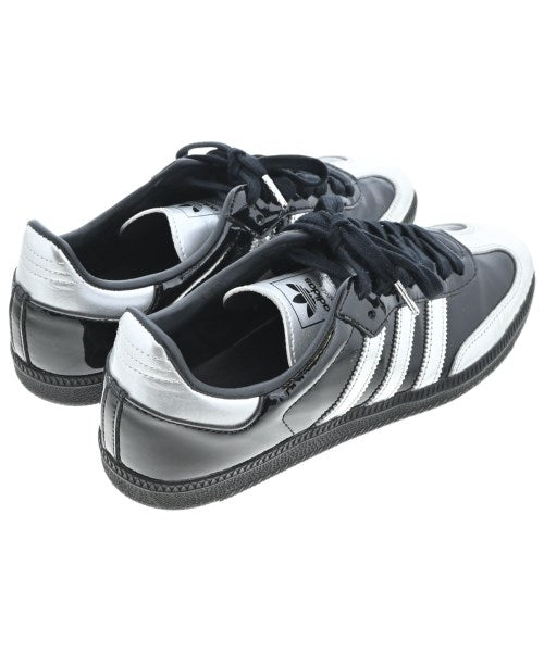 adidas 運動鞋