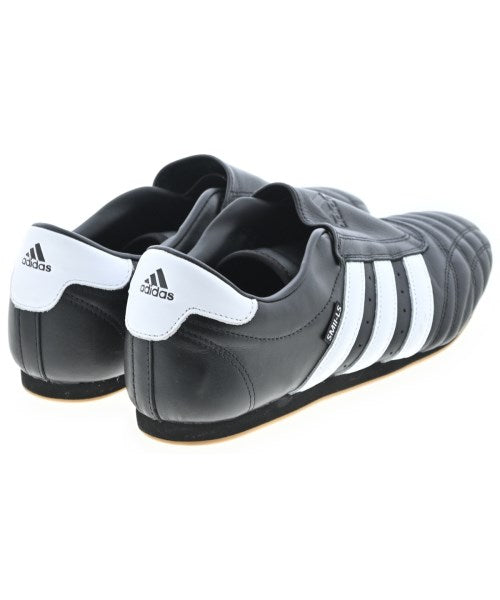 adidas 運動鞋