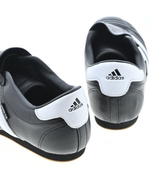 adidas 運動鞋