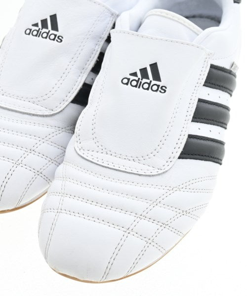 adidas 運動鞋