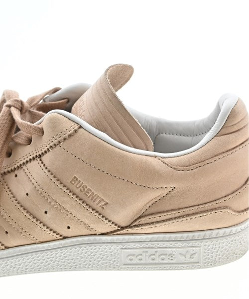 adidas 運動鞋