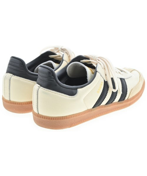 adidas 運動鞋