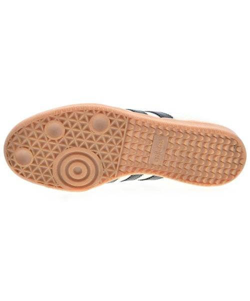 adidas 運動鞋