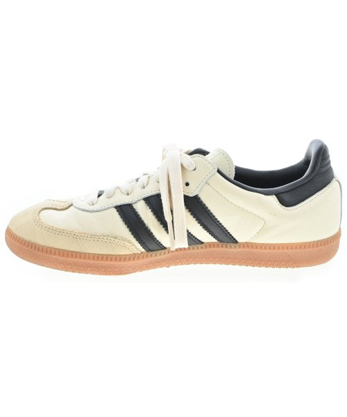 adidas 運動鞋