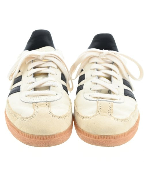 adidas 運動鞋