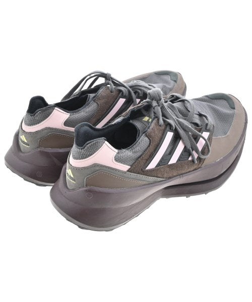 adidas 運動鞋