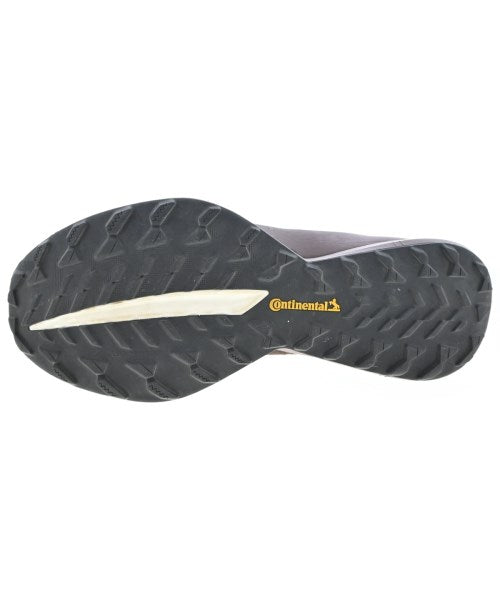 adidas 運動鞋