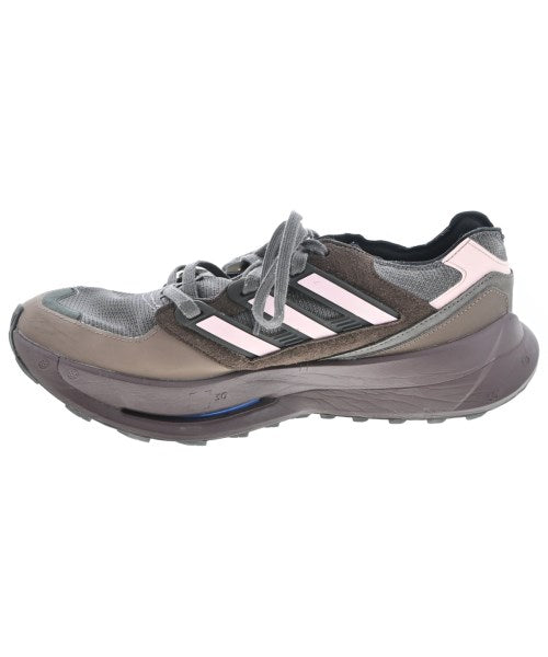adidas 運動鞋