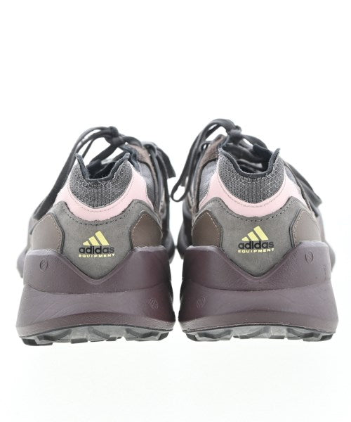 adidas 運動鞋