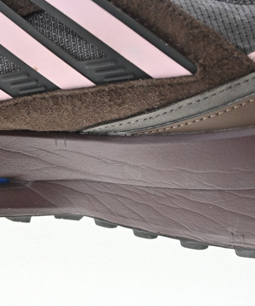 adidas 運動鞋