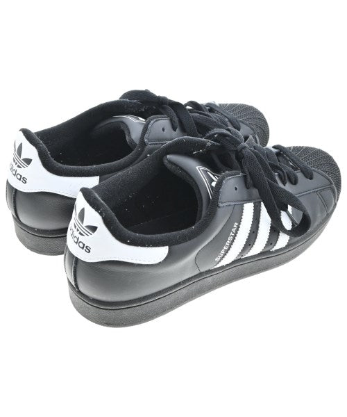 adidas 運動鞋
