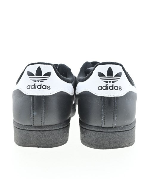 adidas 運動鞋