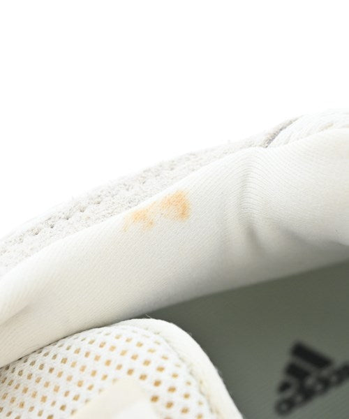 adidas 運動鞋