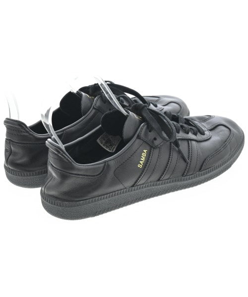 adidas 運動鞋