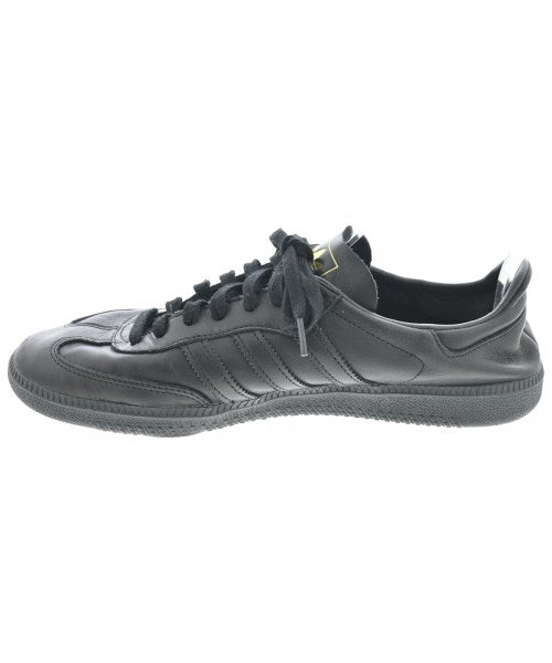 adidas 運動鞋