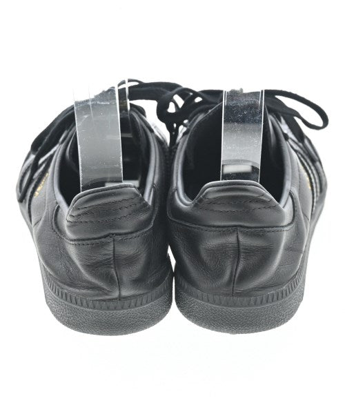 adidas 運動鞋