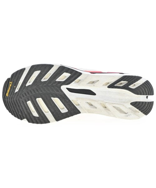 adidas 運動鞋