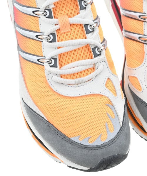 adidas 運動鞋