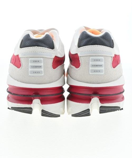 adidas 運動鞋