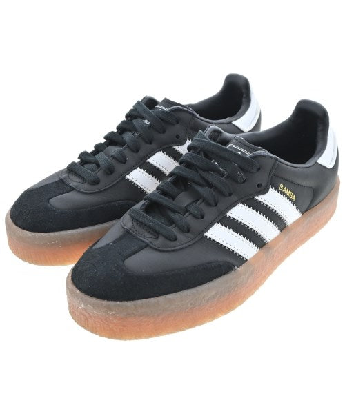 adidas 運動鞋