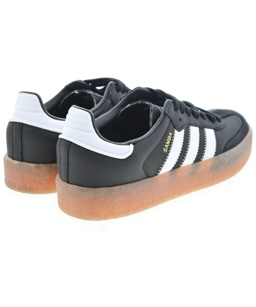 adidas 運動鞋