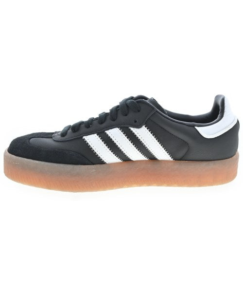 adidas 運動鞋