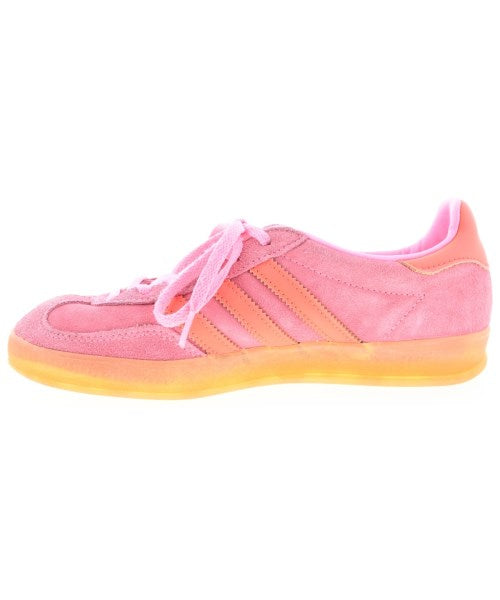 adidas 運動鞋