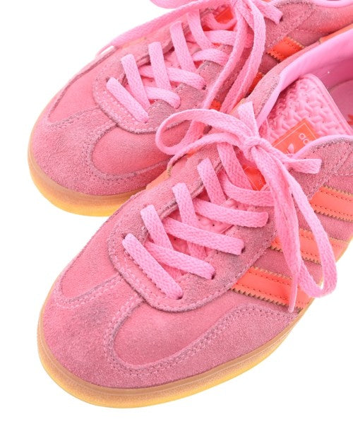 adidas 運動鞋